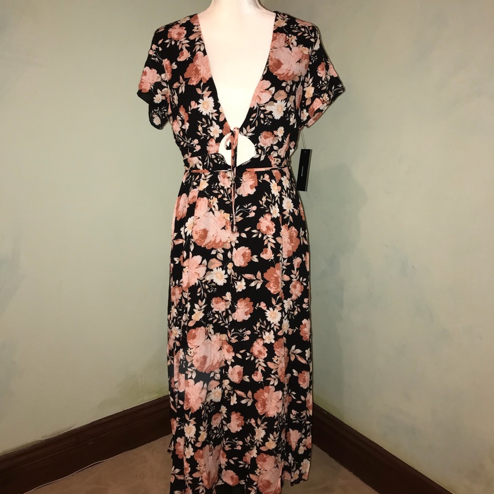 Lulus Peep Hole Double Front Slit V Neck Dress 👗